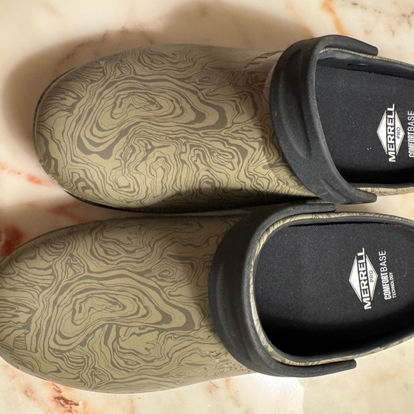NEW Men’s Merrell Clogs - Size 13